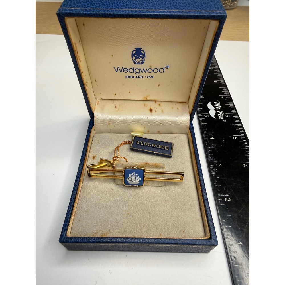 Wedgwood England Blue Jasperware Ship Tie Bar Gold Tone Original Box Pat 2164082